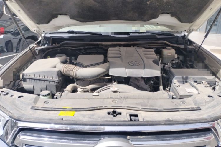 Used Toyota Land Cruiser  Engine Bay