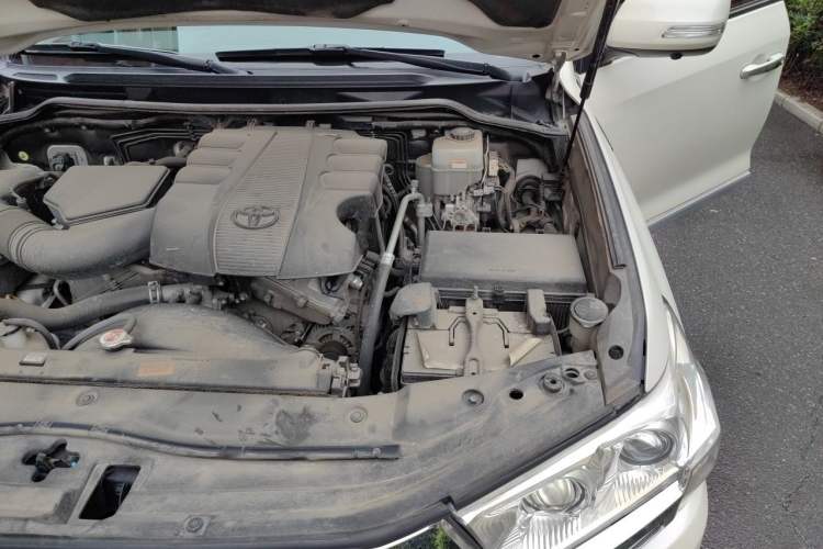 Used Toyota Land Cruiser 2017 4000 Refrigerator Basic Version with No Electric Base Engine Bay Left