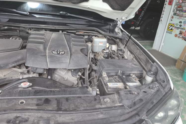 Used Toyota Land Cruiser 2017 4.0L Automatic Parallel Import Engine Bay Left
