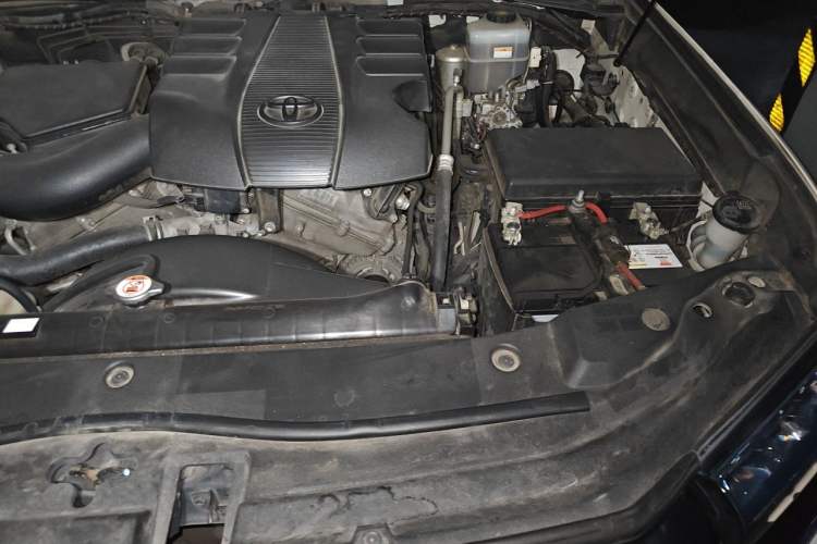 Used Toyota Land Cruiser 2017 4.0L 5-Seater Automatic Transmission Middle East Version Engine Bay Left