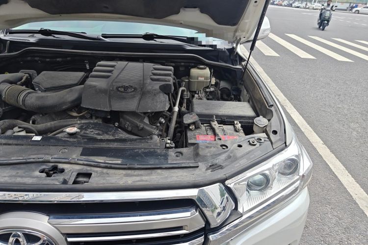 Used Toyota Land Cruiser 2017 4.0 GX-R Dual Fuel Dual Differential – Middle East Engine Bay Left