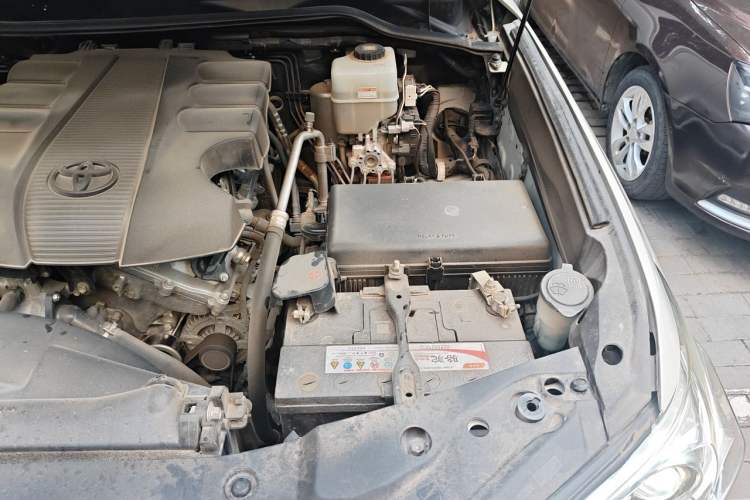 Used Toyota Land Cruiser 2017 4.0L GX 5-Seater U.S. Specification Engine Bay Left