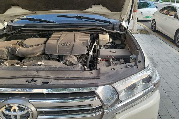 Used Toyota Land Cruiser  Engine Bay Left