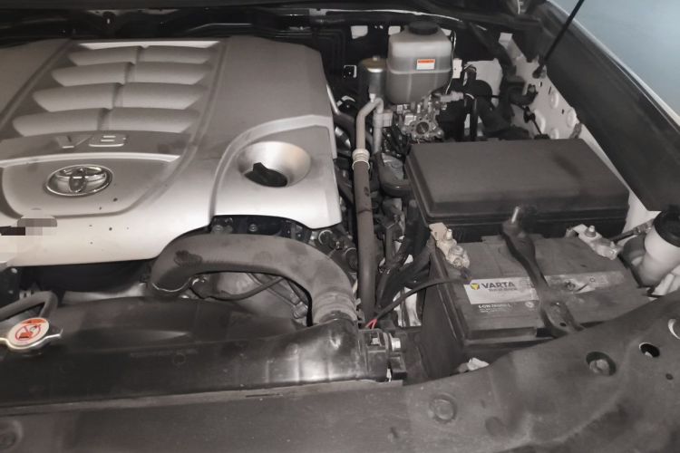 Used Toyota Land Cruiser  Engine Bay Left