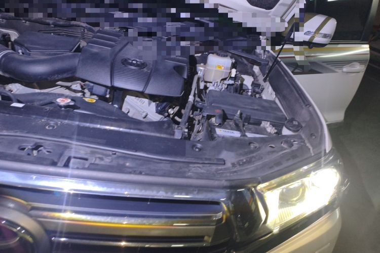 Used Toyota Land Cruiser 2017 4.0L 5-Seater Automatic Transmission Middle East Version Engine Bay Left