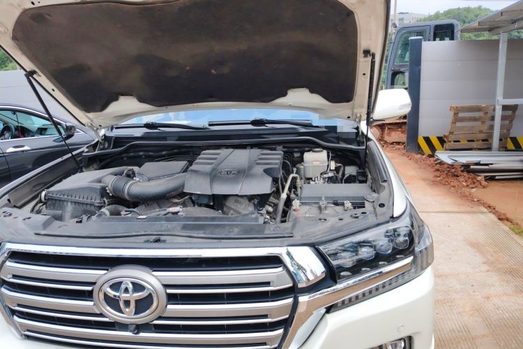 Used Toyota Land Cruiser 2017 4.0L GX 5-Seater U.S. Specification Engine Bay Left