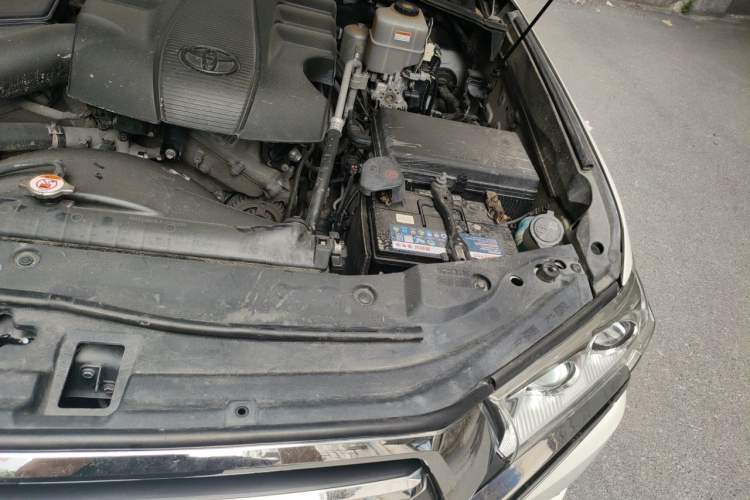 Used Toyota Land Cruiser  Engine Bay Left
