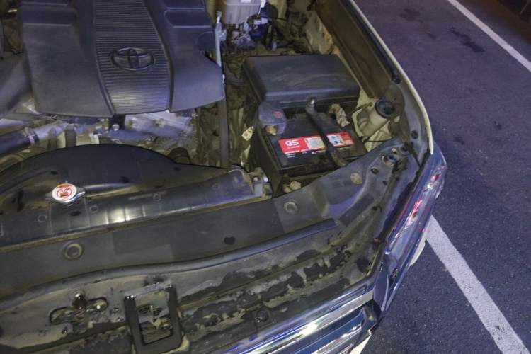 Used Toyota Land Cruiser 2017 4.0L GX-R Sunroof – Middle East Engine Bay Left