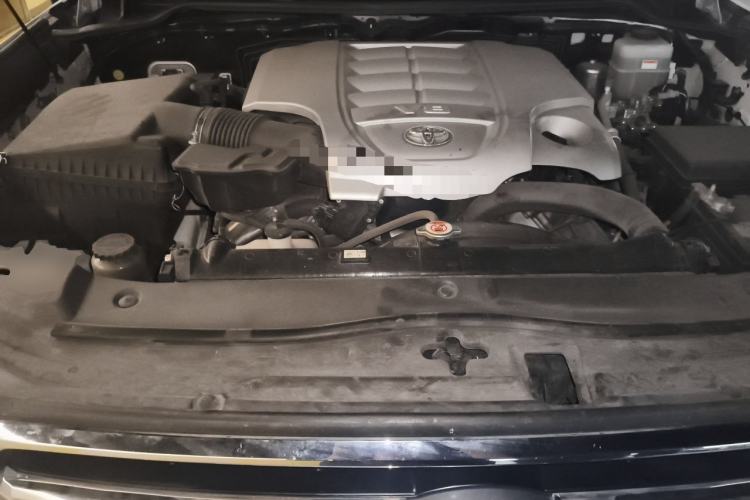 Used Toyota Land Cruiser  Engine Bay