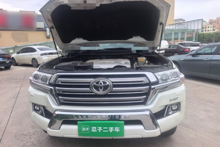 Used Toyota Land Cruiser  Engine Bay