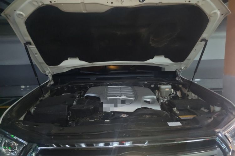Used Toyota Land Cruiser  Engine Bay