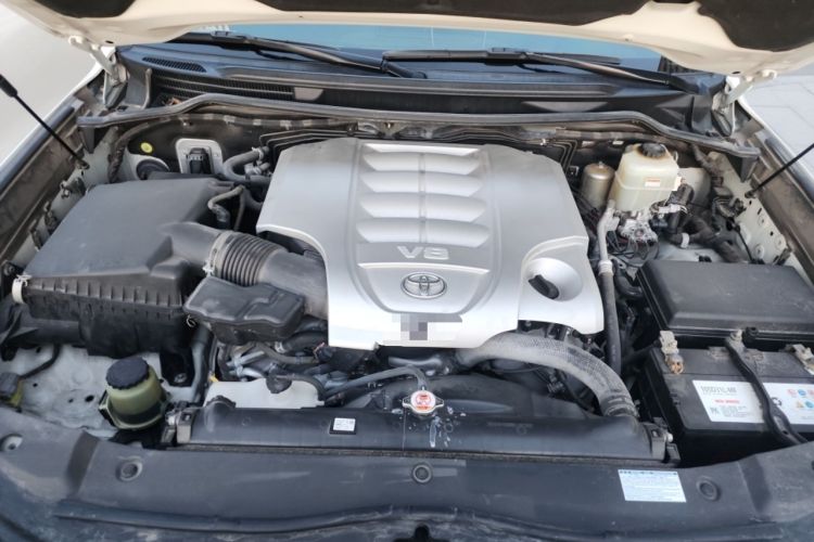 Used Toyota Land Cruiser  Engine Bay