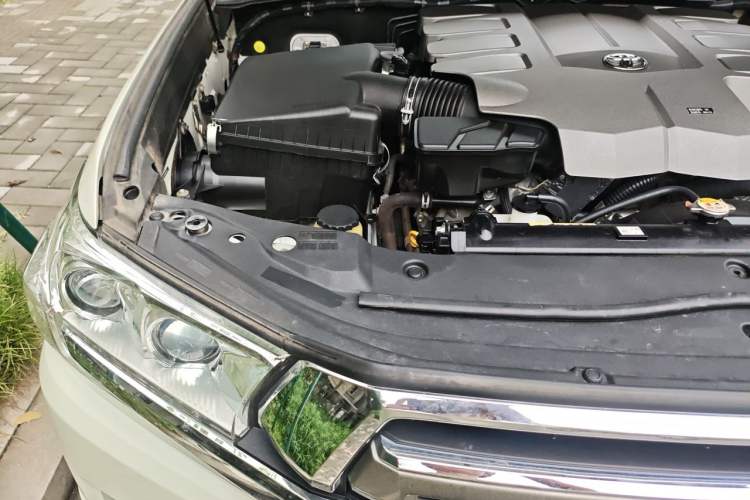 Used Toyota Land Cruiser  Engine Bay Right