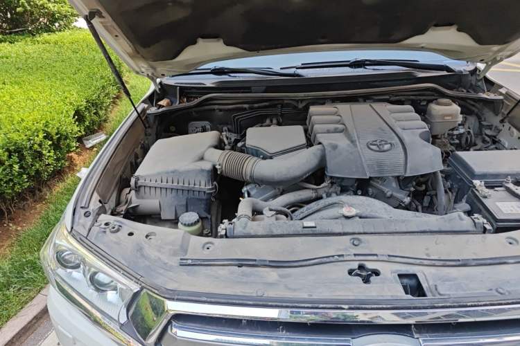 Used Toyota Land Cruiser  Engine Bay Right