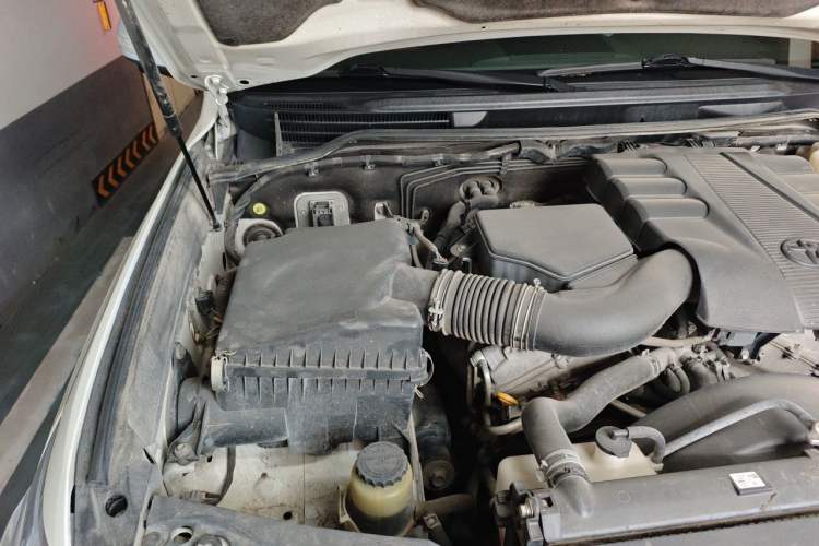 Used Toyota Land Cruiser  Engine Bay Right