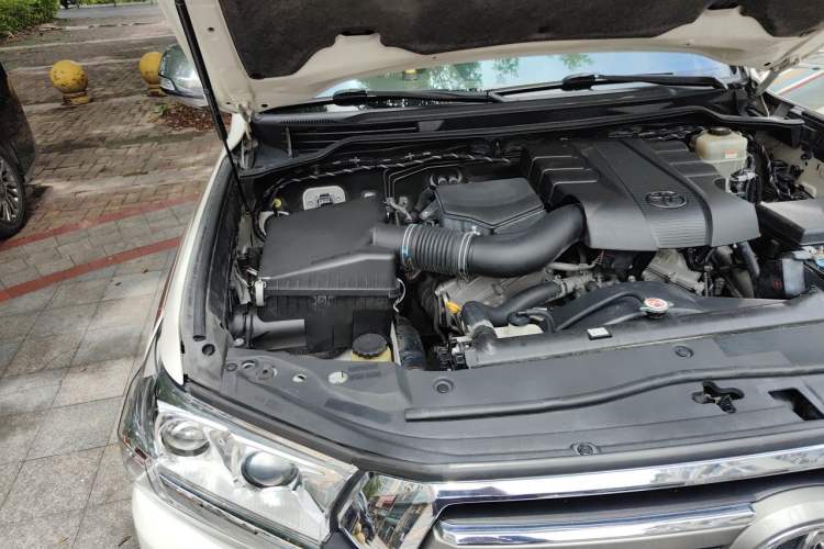 Used Toyota Land Cruiser  Engine Bay Right