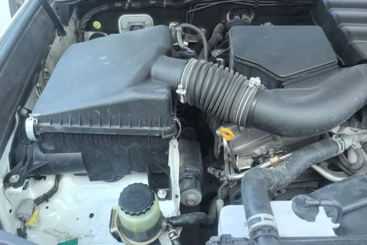 Used Toyota Land Cruiser 2017 4.0L GX-R Sunroof – Middle East Engine Bay Right