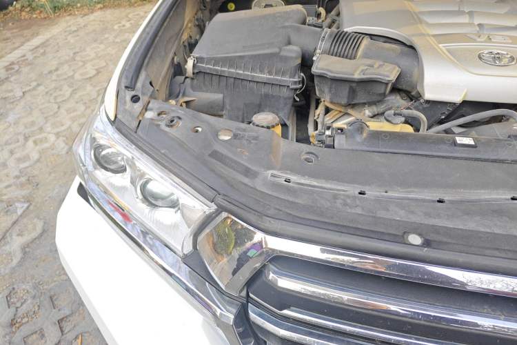 Used Toyota Land Cruiser 2017 5700 Middle East Edition Engine Bay Right