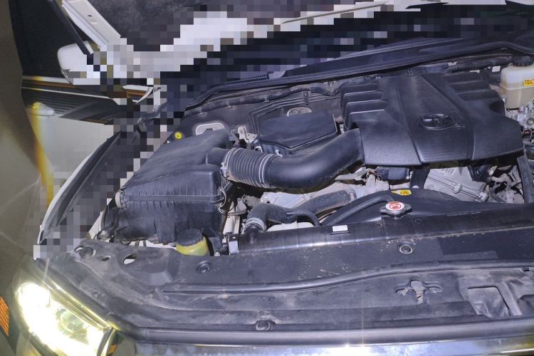 Used Toyota Land Cruiser 2017 4.0L 5-Seater Automatic Transmission Middle East Version Engine Bay Right