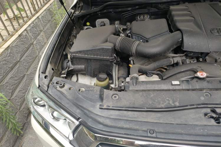 Used Toyota Land Cruiser  Engine Bay Right
