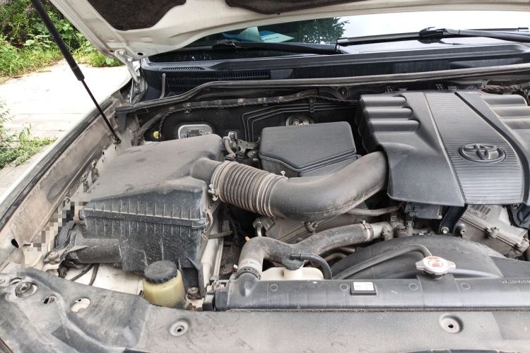 Used Toyota Land Cruiser  Engine Bay Right