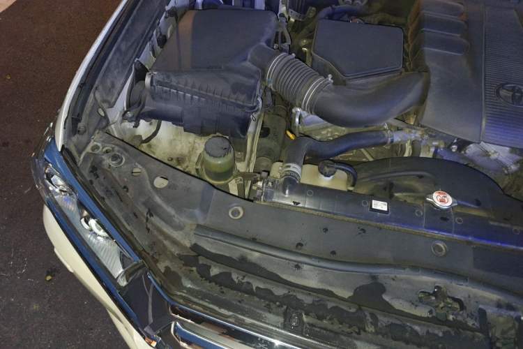 Used Toyota Land Cruiser 2017 4.0L GX-R Sunroof – Middle East Engine Bay Right