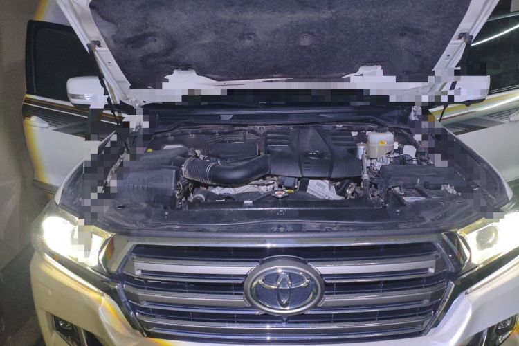 Used Toyota Land Cruiser 2017 4.0L 5-Seater Automatic Transmission Middle East Version Engine Bay