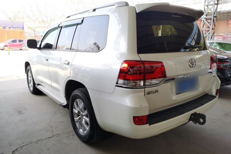 Used Toyota Land Cruiser 2017 4.0 GX-R Dual Fuel Dual Differential – Middle East Exterior 2