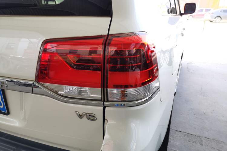 Used Toyota Land Cruiser 2017 4.0 GX-R Dual Fuel Dual Differential – Middle East Exterior 3