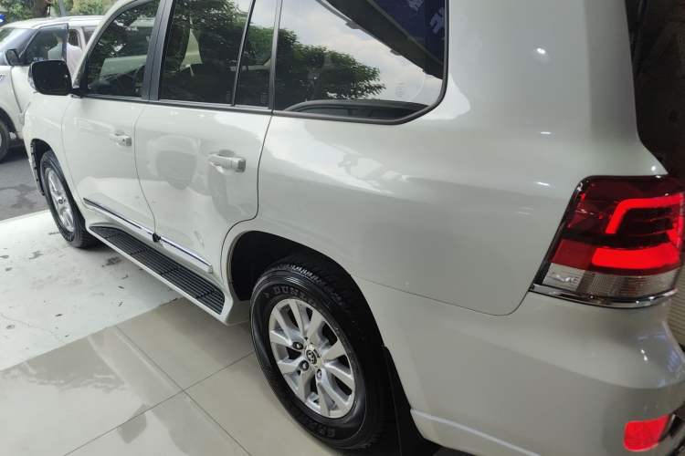Used Toyota Land Cruiser 2017 4.0L Automatic Parallel Import Exterior 3