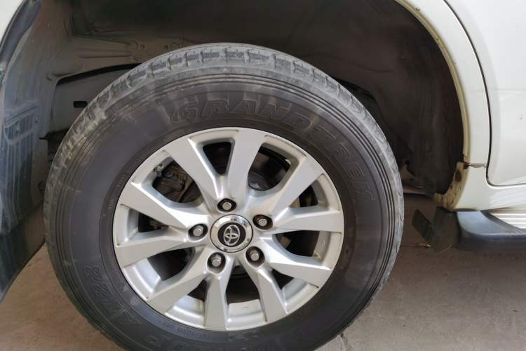 Used Toyota Land Cruiser 2017 4.0 GX-R Dual Fuel Dual Differential – Middle East Exterior 5