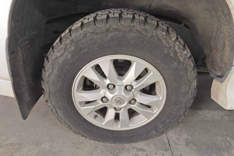 Used Toyota Land Cruiser 2017 4.0L Automatic Parallel Import Exterior 5