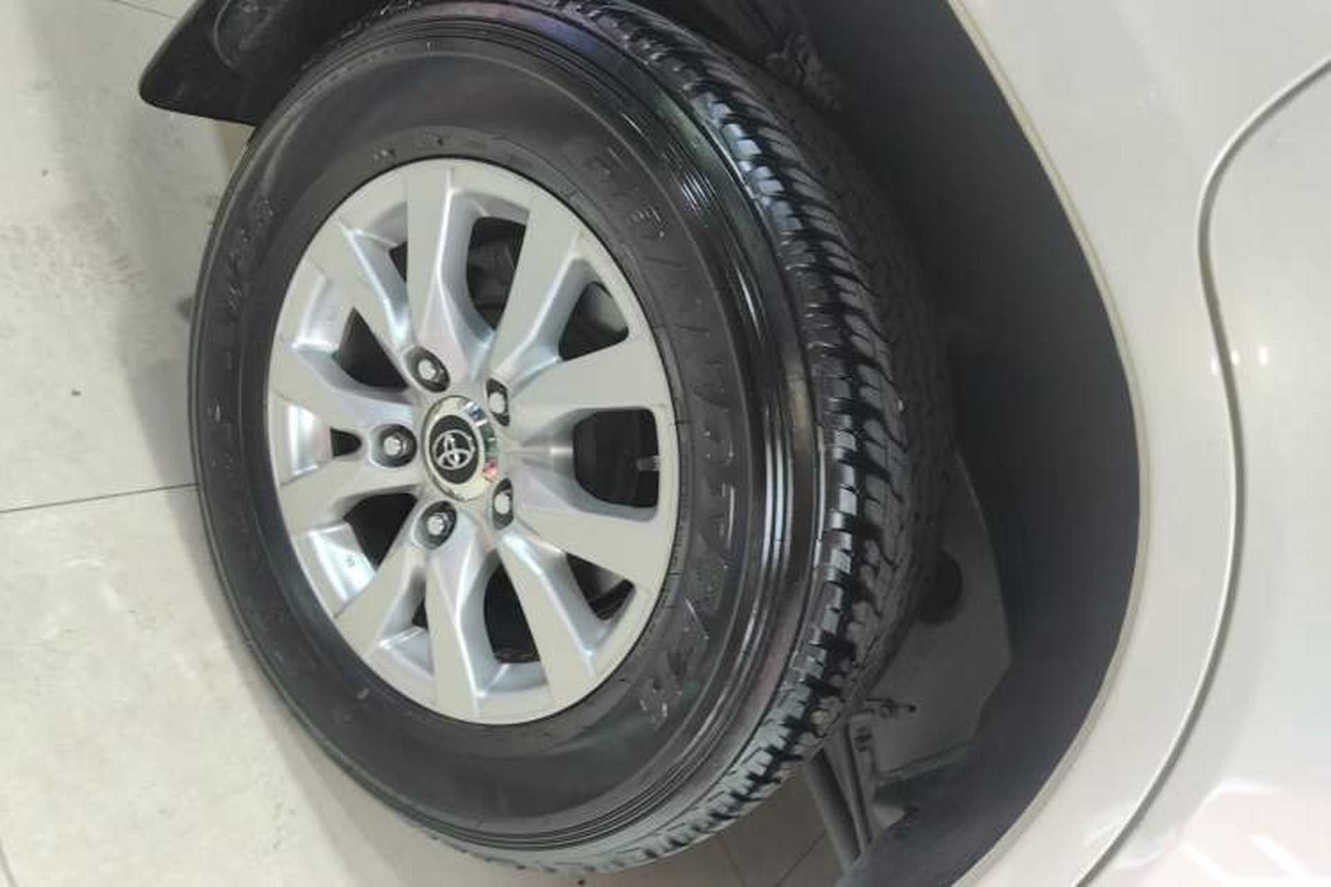 Used Toyota Land Cruiser 2017 4.0L Automatic Parallel Import Exterior 8