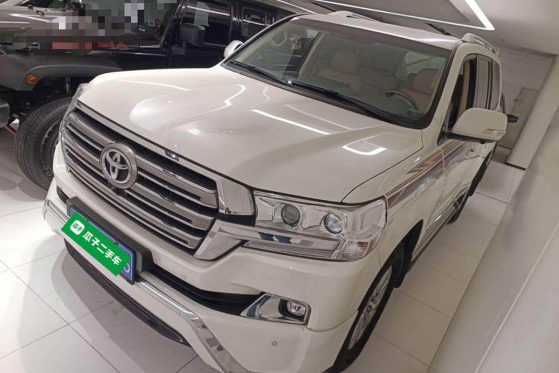 Used Toyota Land Cruiser 2017 4.0 GX-R Aluminum Wheels No Sunroof High-End Version—Middle East Market Front Left 45 Deg