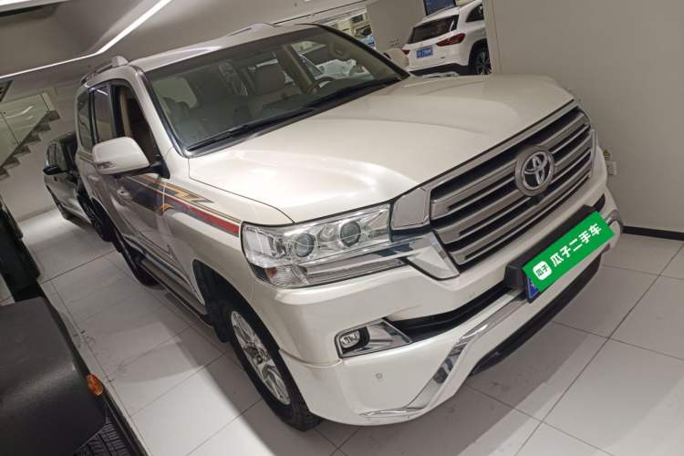 Used Toyota Land Cruiser 2017 4.0 GX-R Aluminum Wheels No Sunroof High-End Version—Middle East Market Front Right 45 Deg