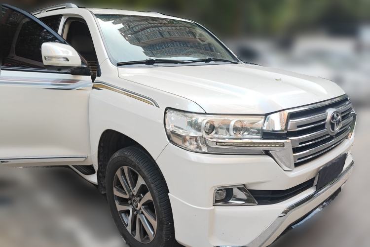 Used Toyota Land Cruiser 2017 4.0L GX 5-Seater U.S. Specification Front Right 45 Deg