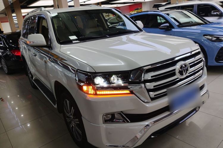 Used Toyota Land Cruiser 2017 4.0 GX-R Aluminum Wheels No Sunroof High-End Version—Middle East Market Front Right 45 Deg