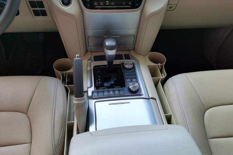 Used Toyota Land Cruiser 2017 4.0 GX-R Dual Fuel Dual Differential – Middle East Gear Lever