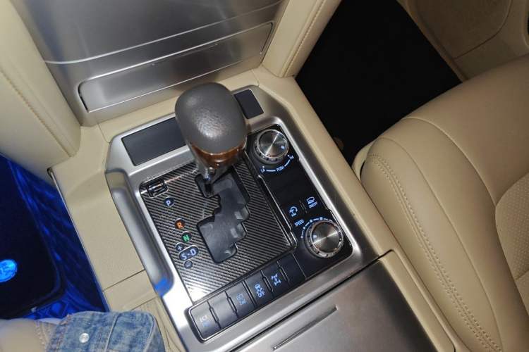 Used Toyota Land Cruiser 2017 4.0L 5-Seater Automatic Transmission Middle East Version Gear Lever