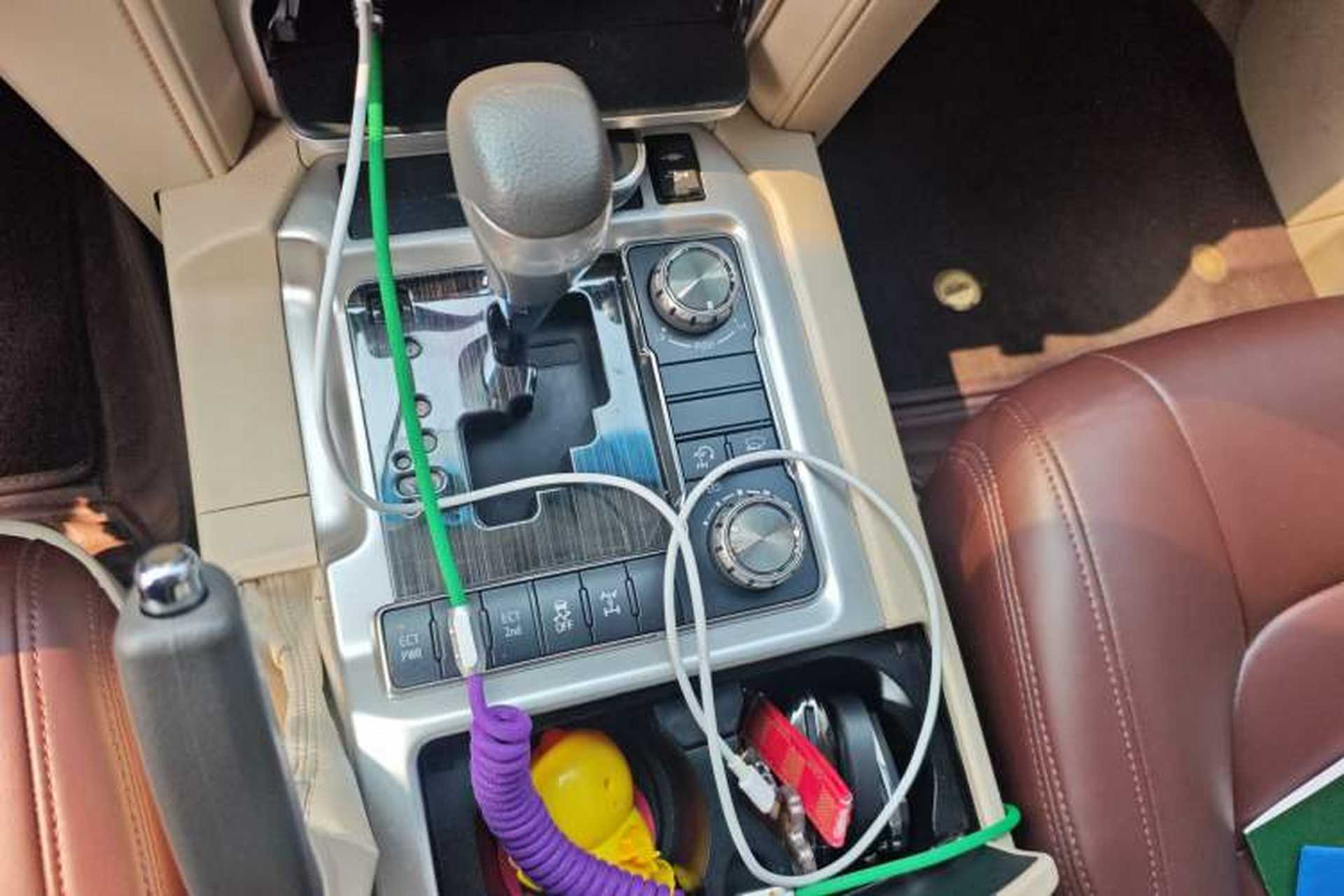 Used Toyota Land Cruiser 2017 4.0 GX-R Dual Fuel Dual Differential – Middle East Gear Lever