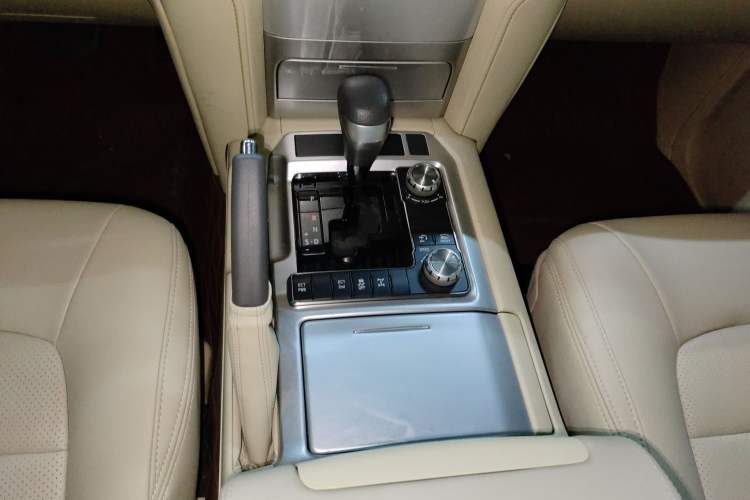 Used Toyota Land Cruiser 2017 4.0L Automatic Parallel Import Gear Lever
