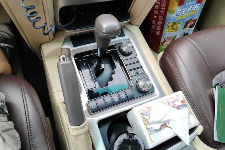 Used Toyota Land Cruiser 2017 4.0L GX 5-Seater U.S. Specification Gear Lever