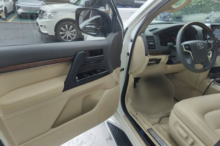 Used Toyota Land Cruiser 2017 4.0L Automatic Parallel Import Interior 3