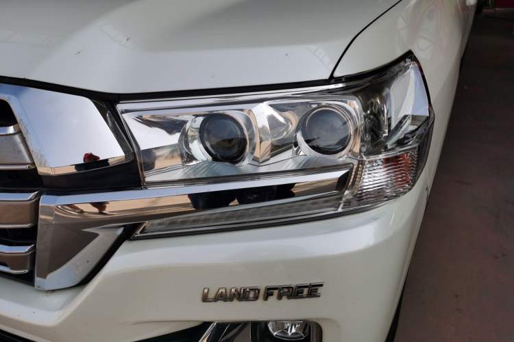 Used Toyota Land Cruiser 2017 4.0 GX-R Dual Fuel Dual Differential – Middle East Left Front Headlight