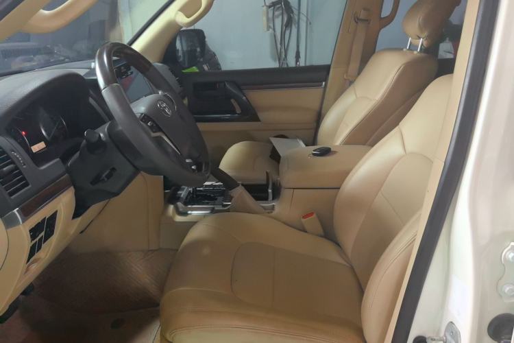 Used Toyota Land Cruiser 2017 4.0L Automatic Parallel Import Left Front Seat