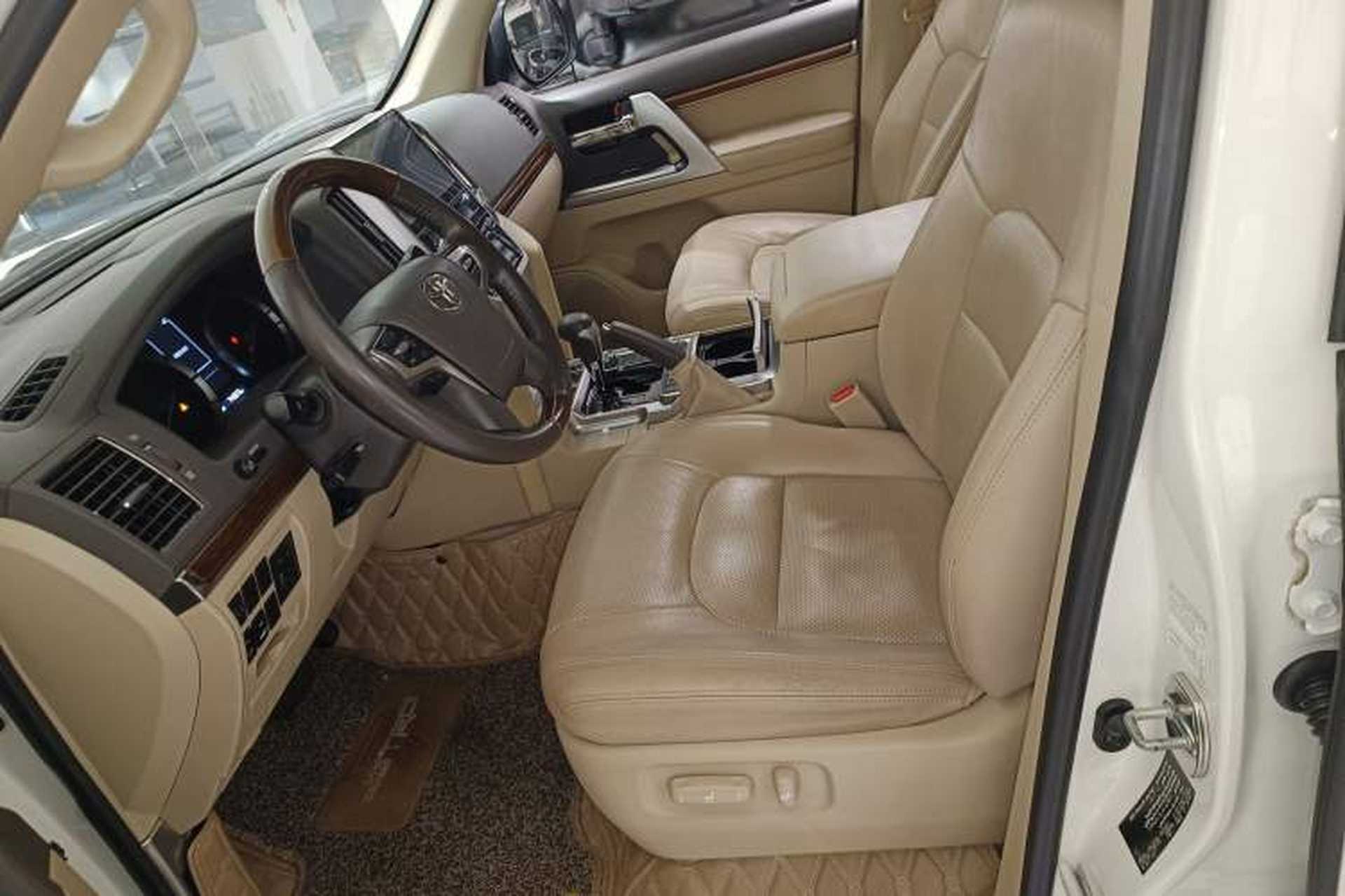 Used Toyota Land Cruiser 2017 4.0 GX-R Aluminum Wheels No Sunroof High-End Version—Middle East Market Left Front Seat