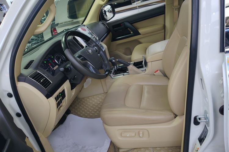 Used Toyota Land Cruiser 2017 4.0 GX-R Aluminum Wheels No Sunroof High-End Version—Middle East Market Left Front Seat