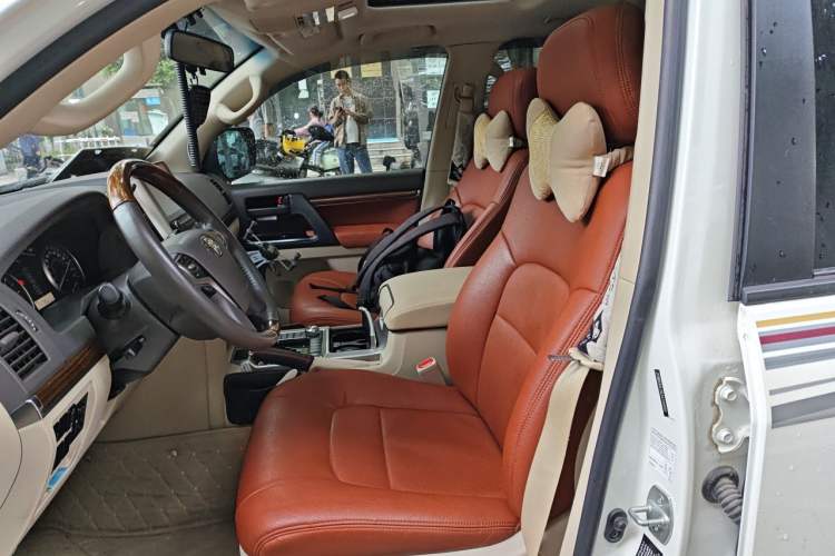 Used Toyota Land Cruiser 2017 4.0L Automatic Parallel Import Left Front Seat