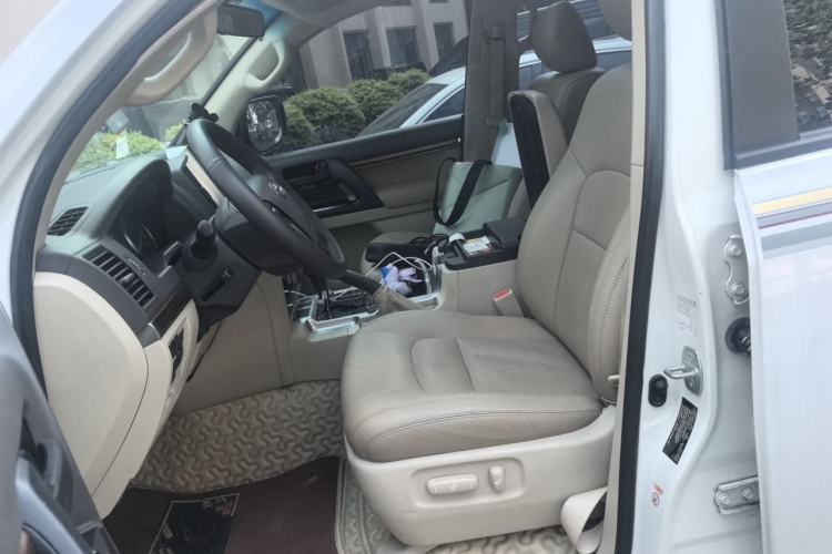 Used Toyota Land Cruiser 2017 4.0L GX-R Sunroof – Middle East Left Front Seat
