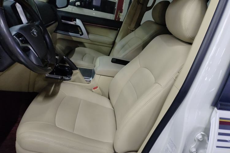 Used Toyota Land Cruiser 2017 4.0L Automatic Parallel Import Left Front Seat